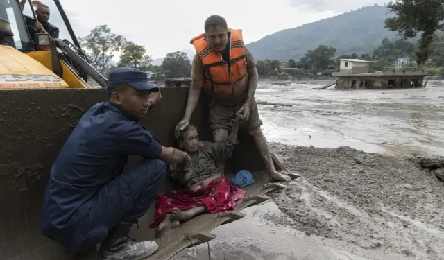 Nepal’de sel felaketi: Can kaybı 469’a yükseldi! 1300’den fazla kişi kayıp