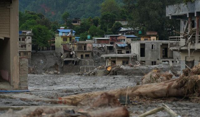 Nepal'deki sel felaketinde ölü sayısı 389'a yükseldi!