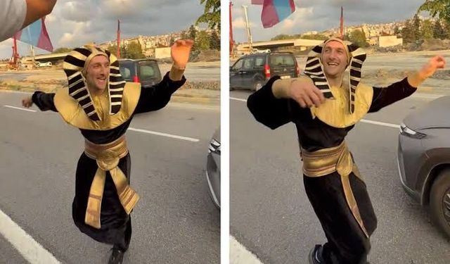 Salah'ın transferi renkli görüntülere sahne oldu: Firavun kostümlü kolbastı show