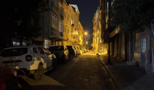 Zeytinburnu’nda dehşete düşüren saldırı: Grubun oyaladığı kişiyi arkadan bıçaklayıp kaçtı