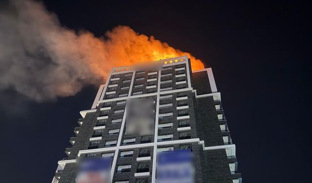 Ankara'da iş merkezinin çatısında yangın!