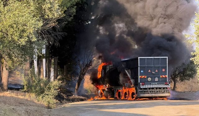 Dalaman Belediyesine ait araç alevlere teslim oldu