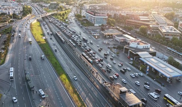 İstanbul’da okulun ilk günü trafik alarmı! Yoğunluk yüzde 51’e ulaştı