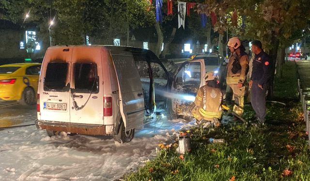 Dolmabahçe Sarayı önünde korku dolu anlar! Araç alevlere teslim oldu