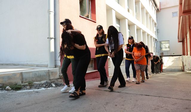 Adana’da fuhuş operasyonu! 18 şüpheliden 17’si tutuklandı