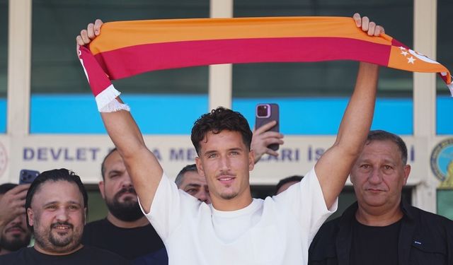 Galatasaray'ın yeni transferi Deniz Gül İstanbul'a indi