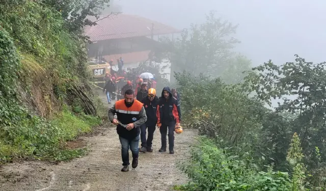 Trabzon’da heyelan! 1 kişi toprak altında