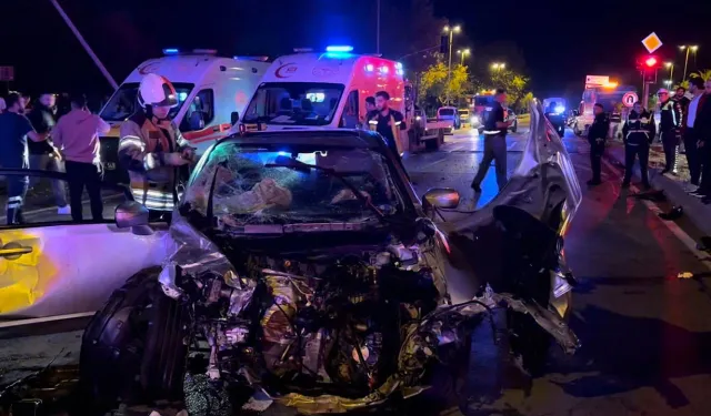 Maltepe'de iki araç çarpıştı: 2'si ağır 9 yaralı