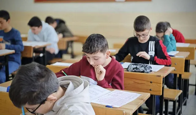 Okullar ve öğrenciler için yeni dönem: Ders programları için harekete geçildi