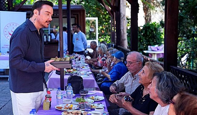 Sinan Akçıl’dan huzurevi sakinlerine sürpriz