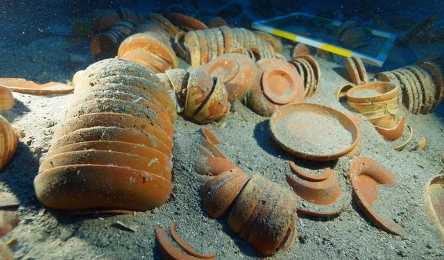 Akdeniz’in derinliklerinden 2 bin 100 yıllık sofra takımı çıktı