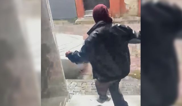 Zilleri tek tek çalan iki kadın apartman sakinini şüphelendirdi! Fark edilince tepki gösterip uzaklaştılar
