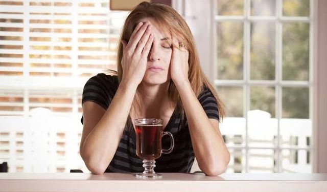 Alkol aldıktan sonra neden kaygı yaşanır? Hangxiety nasıl geçer?