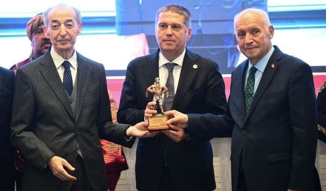 Ankara sporuna katkı sağlayan isimler törenle ödüllerini aldı