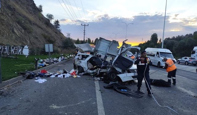 Ankara'da feci kaza: 2 ölü, 2 ağır yaralı