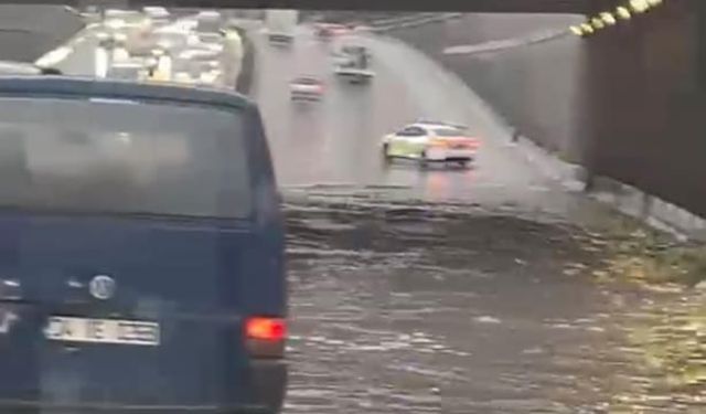 Ankara'da sağanak alarmı! Alt geçit göle döndü, trafik durma noktasına geldi