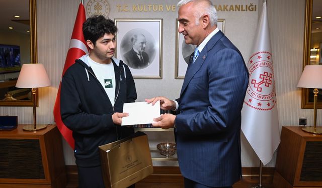 Bakan Ersoy, Türkiye derecesi yapan Ahmet Deniz'i ağırladı