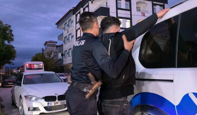 Bursa'da ehliyet sınavında kopya düzeneğiyle yakalandı