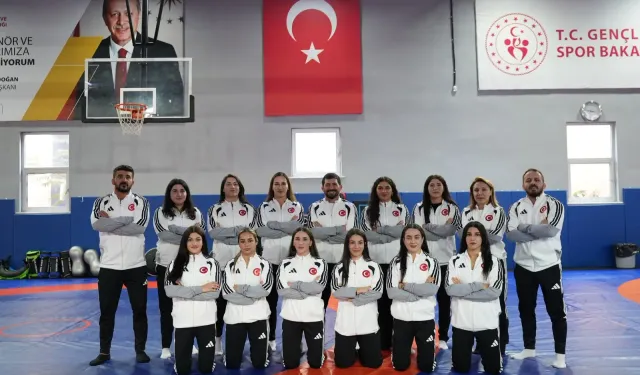 Dünya Güreş Şampiyonası için 30 milli sporcu Kazakistan'da yarışacak