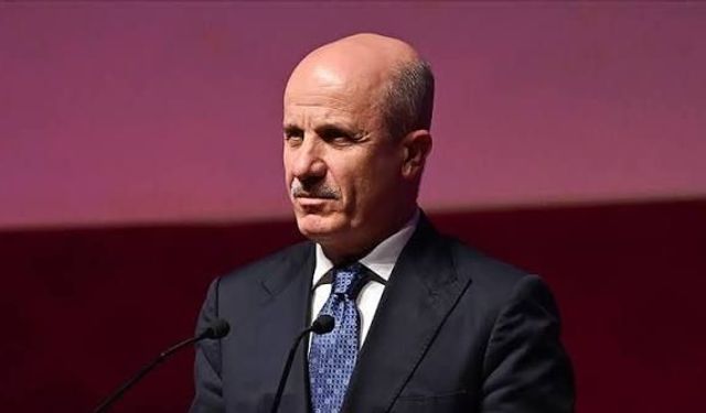 YÖK Başkanı Özvar'dan üniversitelere kritik çağrı: "Oturun çalışın, lütfen bu dersleri sadeleştirin"