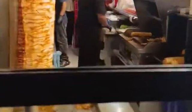 İstanbul’da döner işletmesinde dikkat çeken görüntüler! Müşteri tepki gösterdi, etler çöpe atıldı