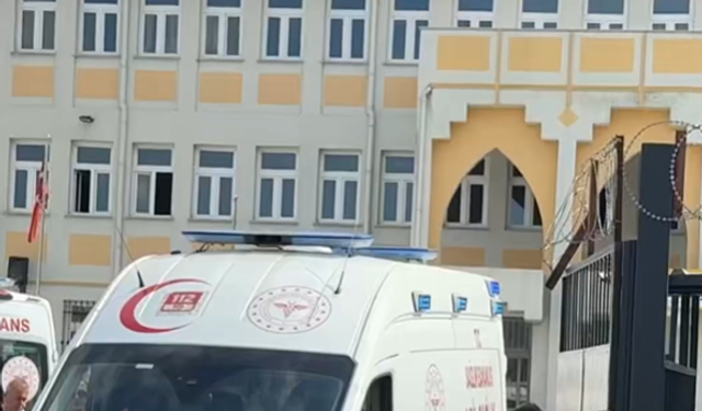 İstanbul'da lisede bıçaklı kavga: 2 öğrenci yaralandı