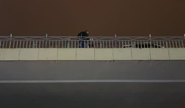 Kayseri’de köprüde korkutan anlar! Polis ekipleri 1 saatte ikna etti