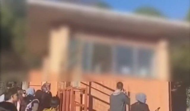 Okulda bıçaklı saldırı: Saldırganın gözaltına alındığı anlar kamerada