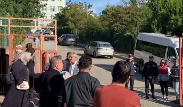 Okulda bıçaklı saldırı sonrası veli tepkisi: “Kimse bana kimsiniz diye sormuyor”