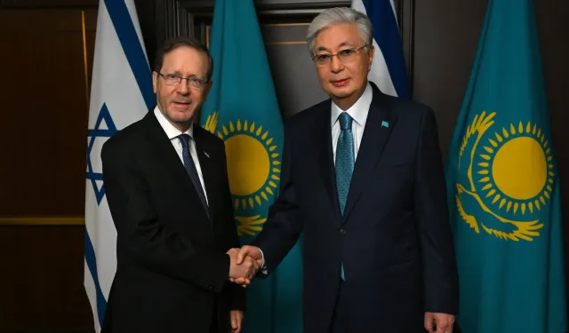 Tokayev ve Herzog, CICA Zirvesi kapsamında Bakü'de bir araya geldi