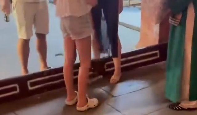 Vietnam’da Türk turist aileye kıyafet engeli! Antik kentin kapısından çevrildiler