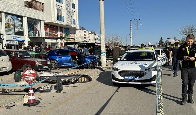 Antalya'da Feci Kaza: Yaya Hayatını Kaybetti, Motosiklet Sürücüsü Yaralandı