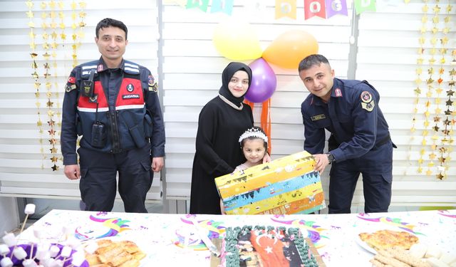 Samsun’da şehit kızı Zeynep’e unutulmaz doğum günü sürprizi