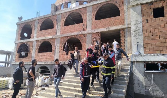 Mardin'de cami inşaatında iskelenin çökmesi sonucu 2 işçi yaralandı