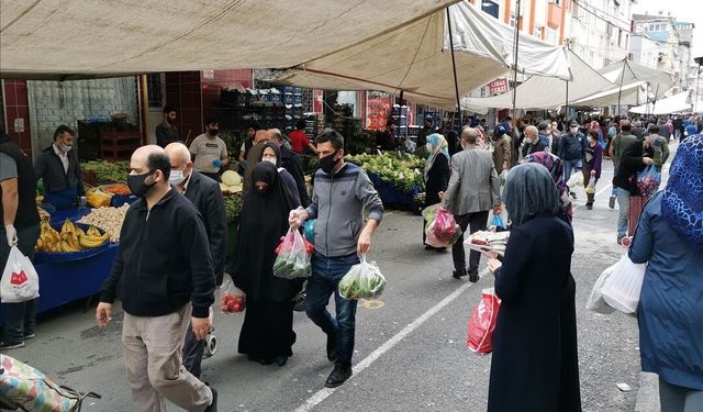 Semt pazarında akılalmaz hırsızlık olayı