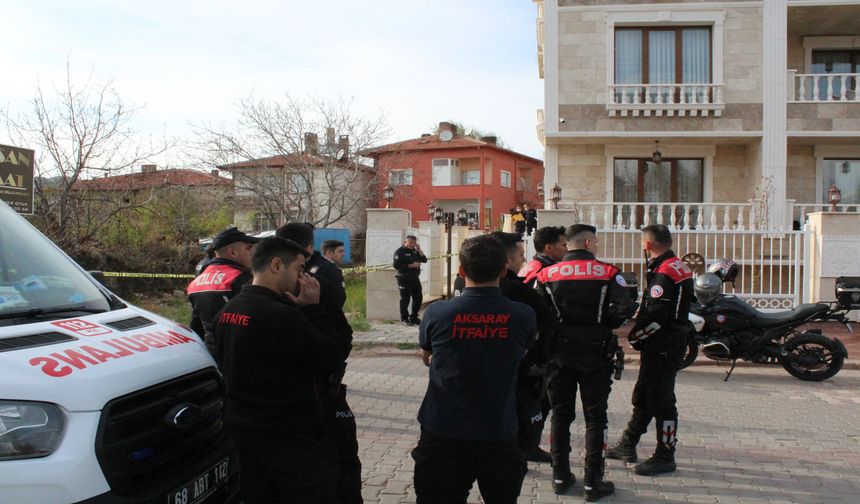 Oğlunu odaya kilitleyip eşini canice katletti