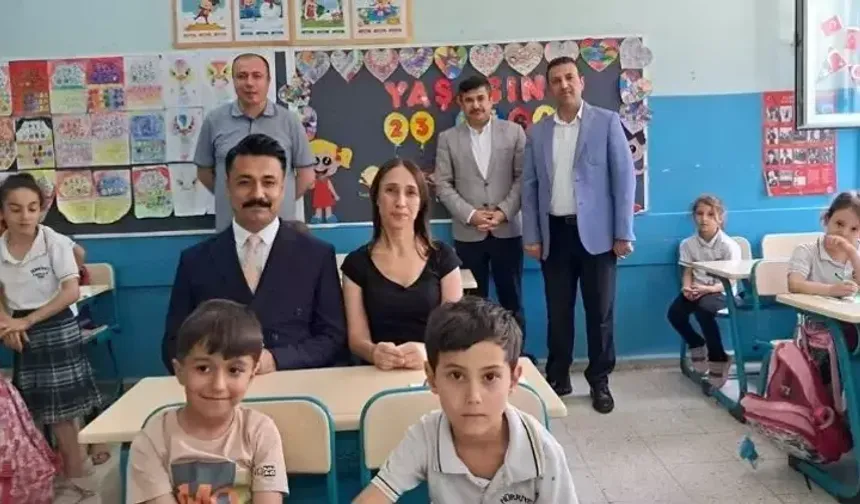 Kaymakamdan ilkokul öğretmenine unutulmaz vefa ziyareti