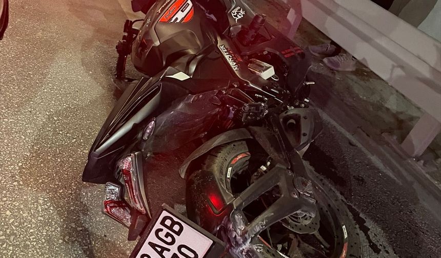 Kütahya'da düşen cep telefonunu almak için duran motokurye hayatını kaybetti