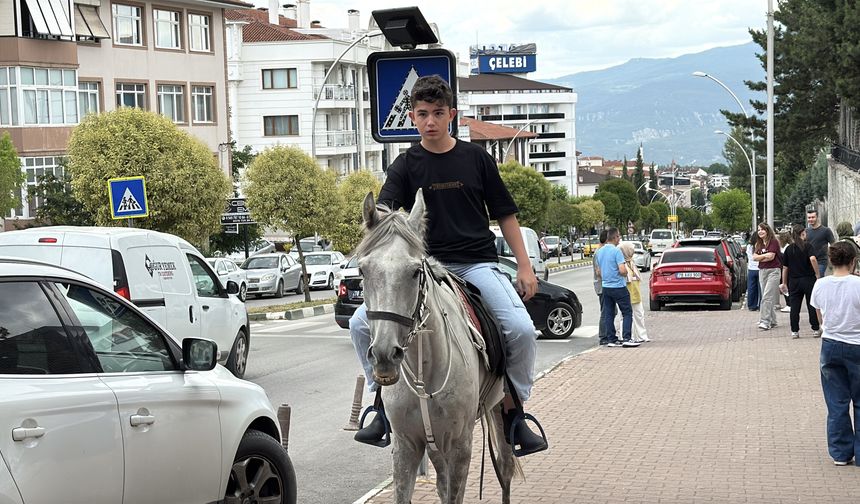 Karabük’te LGS Sonrası Öğrenciye At Hediye Edildi
