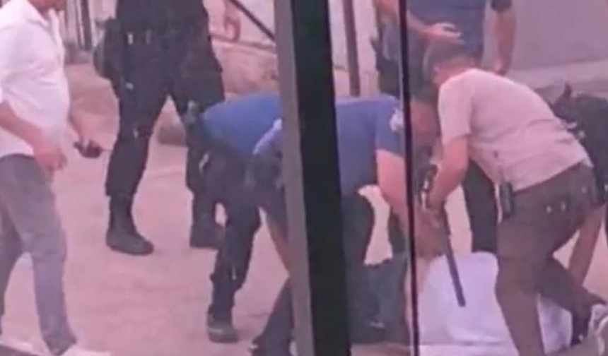 Şanlıurfa’da polis memuru kavgayı ayırırken bıçaklandı!