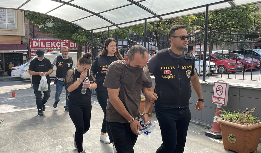 Sahte kimlik yetmedi, dublörle arsa sattılar!
