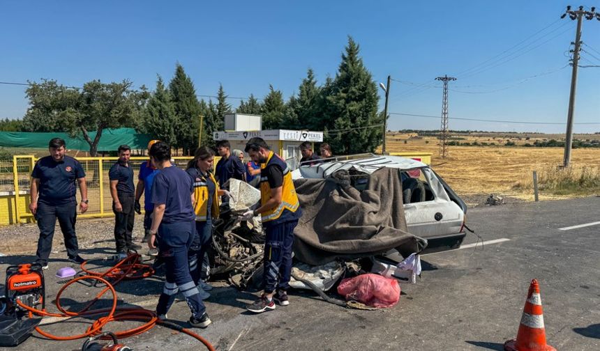 Uşak’ta baba-kız trafik kazasında can verdi