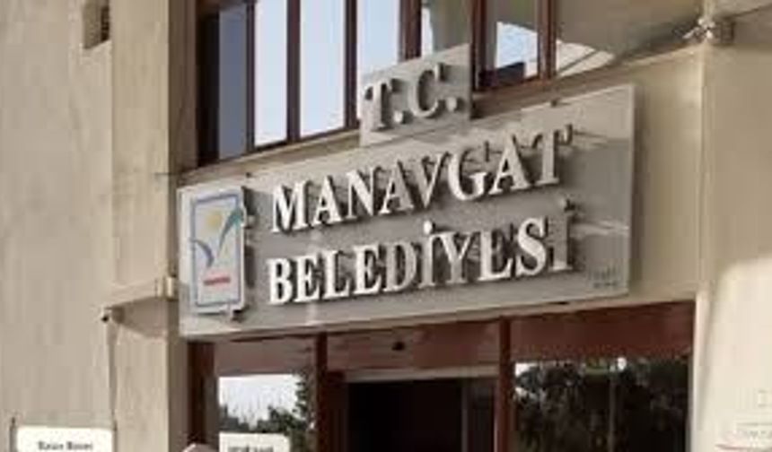 Manavgat Belediyesi'ne gece yarısı haczi! 3 makam aracına el konuldu