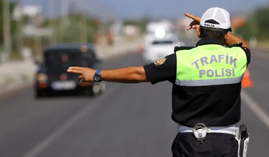 Erzincan’da otomobil bahçe duvarına çarptı: 1 ölü, 3 yaralı