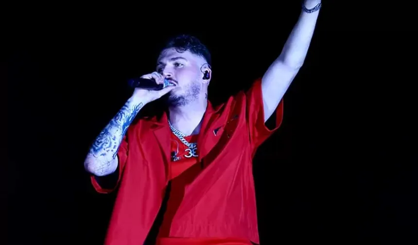 Blok 3 konserinde bir dinleyicisini 'Şaka yapmıyorum çık dışarı' diyerek kovdu!