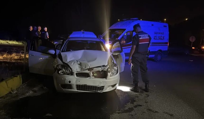 Bolu'da 2 otomobil çarpıştı: 4 Yaralı var