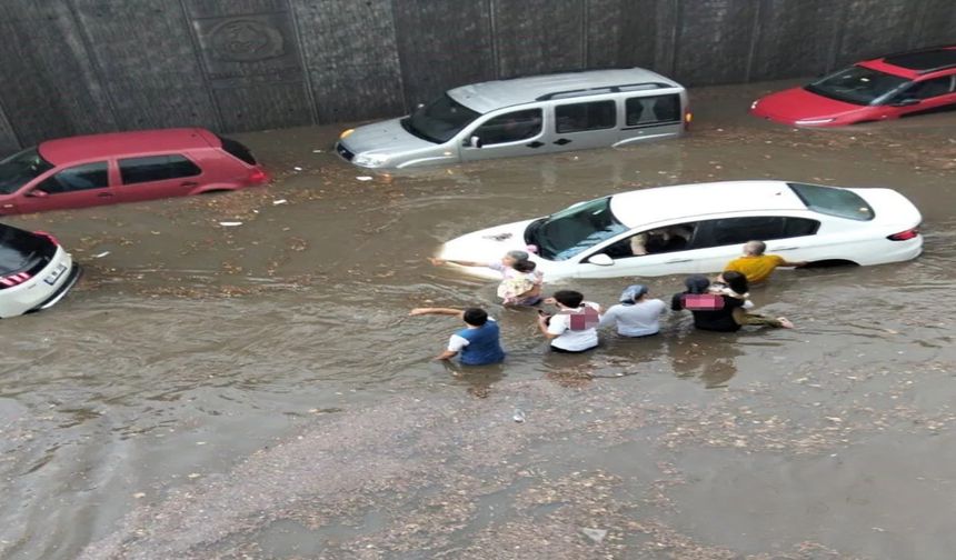 Denizli'de sağanak yağış mağduriyet yarattı