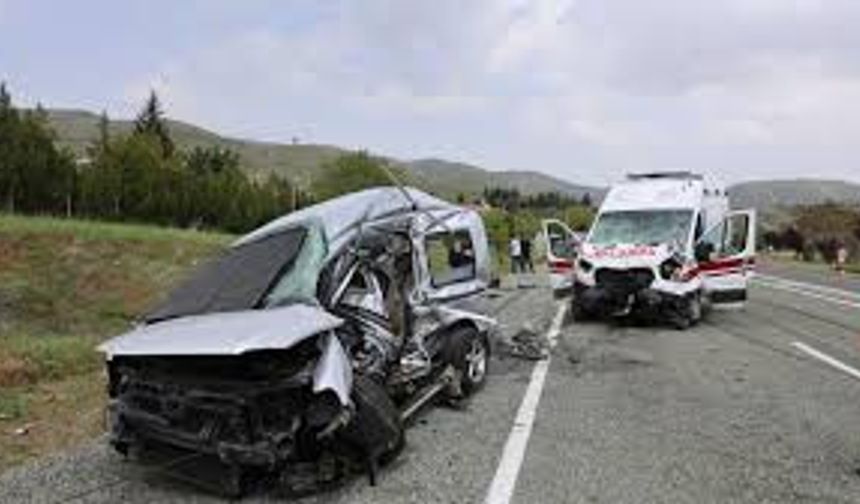 Sivrice'de trafik kazası: 6 yaralı