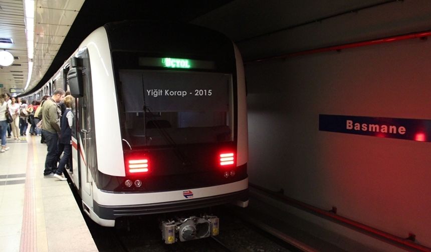 İzmir Metro’da korku anları: Genç kız raylara atladı!