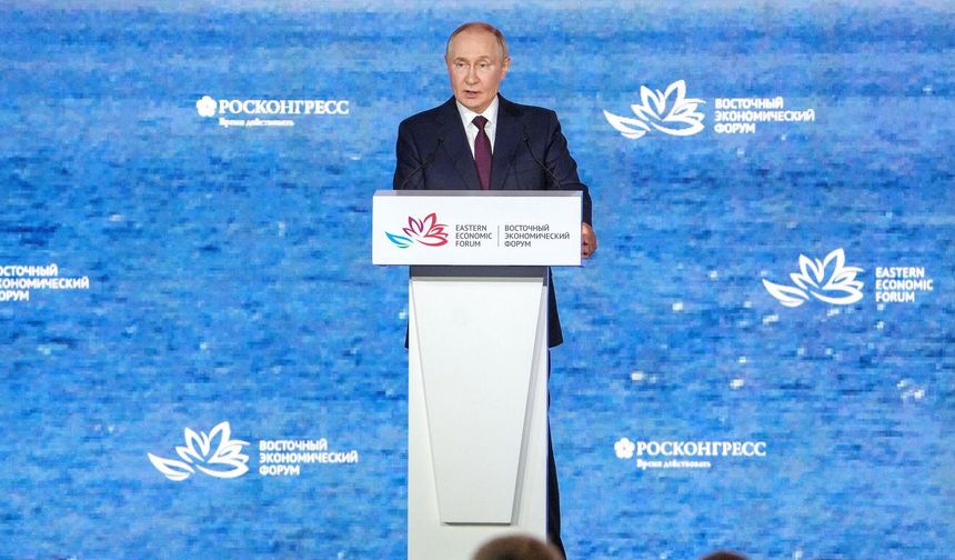 Vladimir Putin, Doğu Ekonomik Forumu'nda kritik açıklamalarda bulunuyor